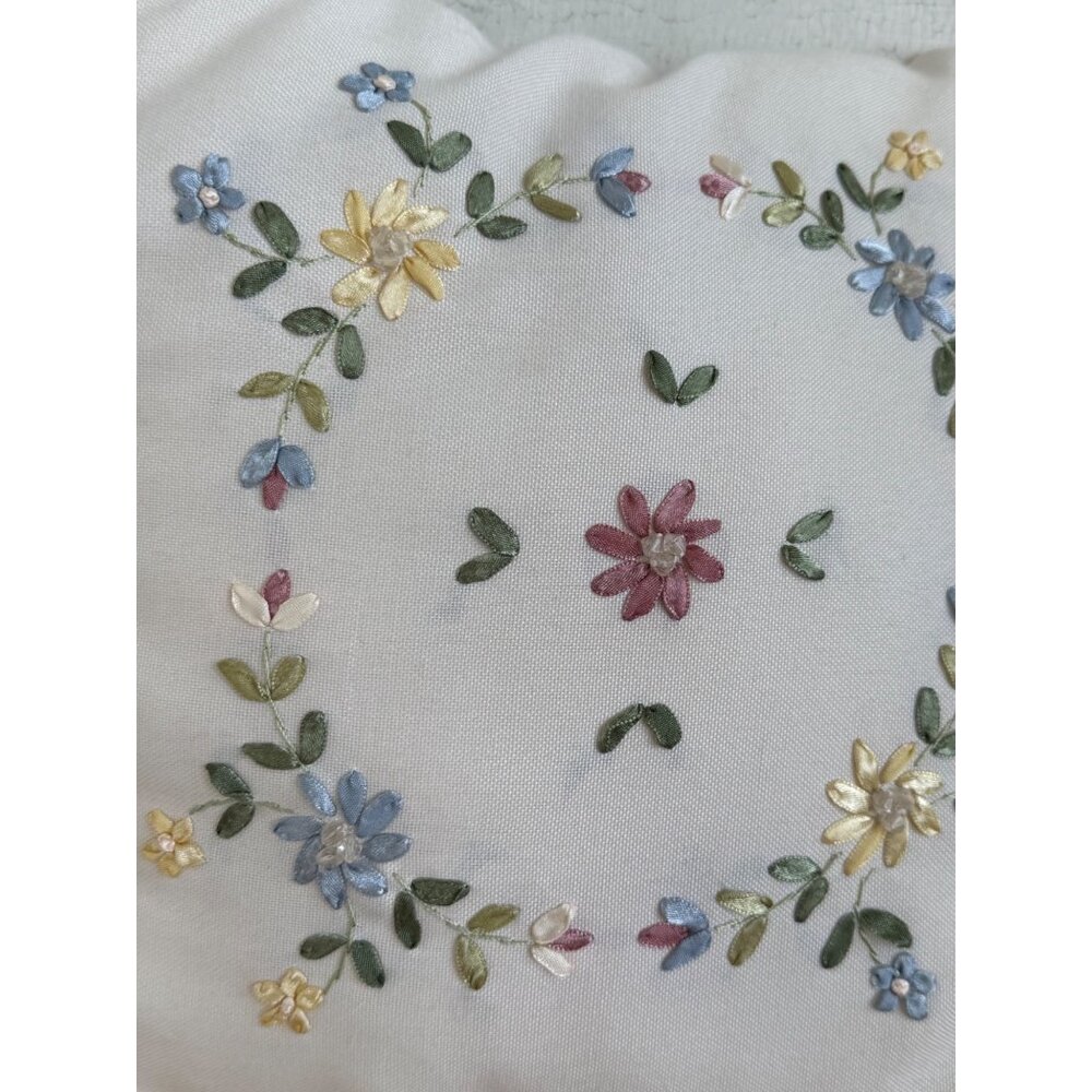 Vintage 80's Pair Linen Floral Ribbon Embroidery Accent Pillow 15x14" - Picture 8 of 11